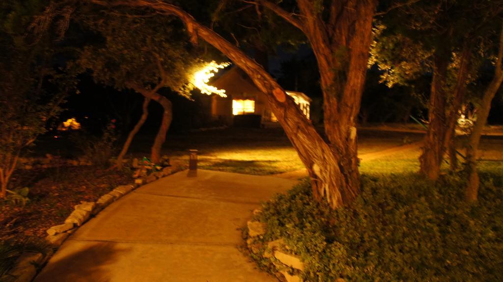 Tnt Hill Country Getaways Hotel Helotes Exterior photo