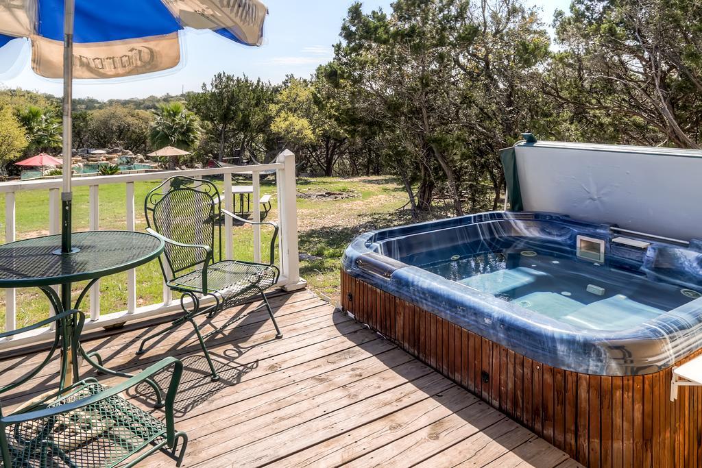 Tnt Hill Country Getaways Hotel Helotes Exterior photo